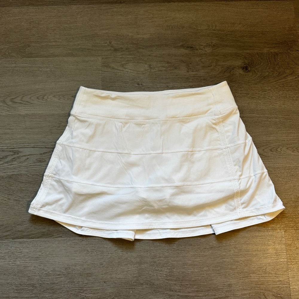 Lululemon tennis skort in white, size 6